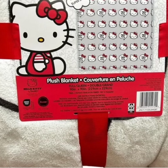 Hello Kitty Full/Queen 90x90 Talk Speech Bubble Plush Blanket - Picture 5 of 5